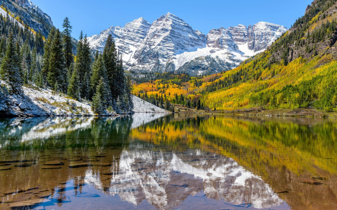 What is the closest mountain town to Castle Rock?